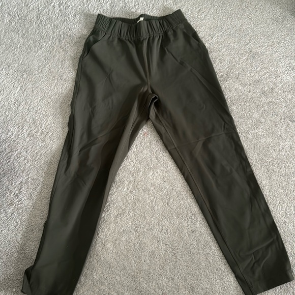 Aritzia Babaton / The Group By Babaton Weekender Pant - Picture 1 of 4